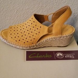 Clarks wedge sandal, size:6.5, color:yellow